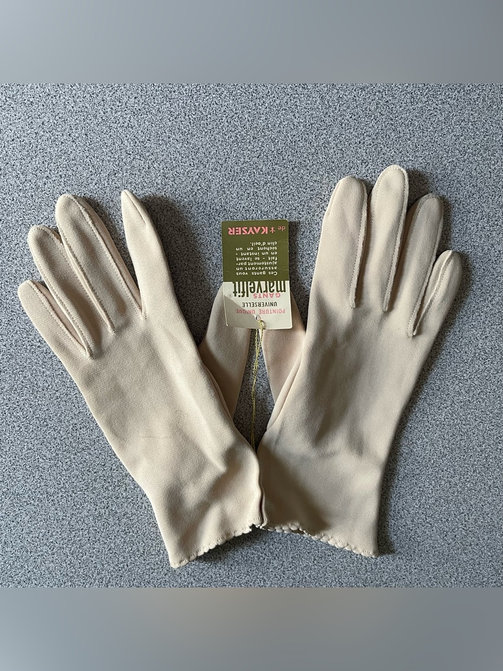 Vintage Marvelfit By KAYSER Cream Gloves NWT OS